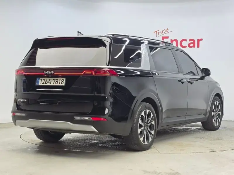 2022 Kia Carnival с пробегом 111 597 км