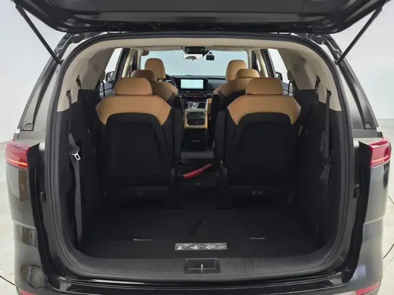 2022 Kia Carnival с пробегом 111 597 км