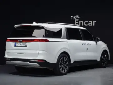 2022 Kia Carnival с пробегом 15 515 км
