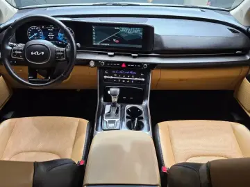 2022 Kia Carnival с пробегом 15 515 км