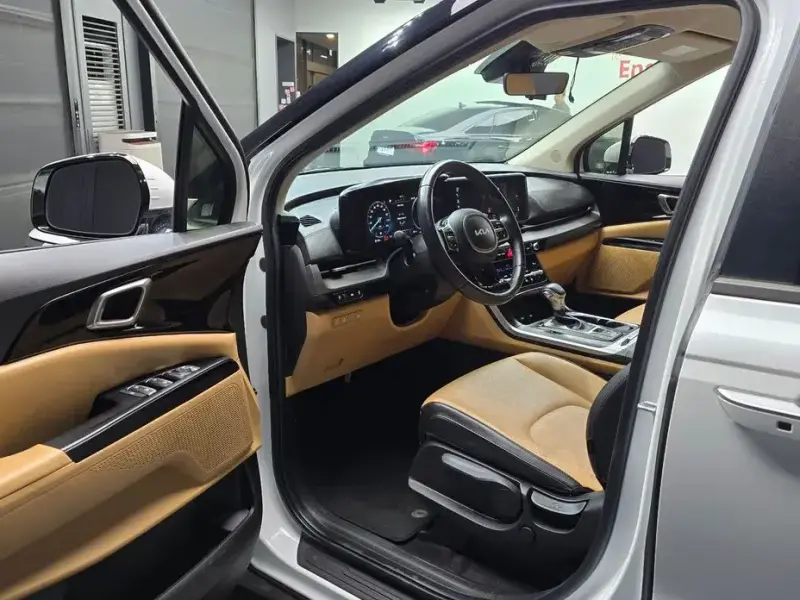 2022 Kia Carnival с пробегом 15 515 км