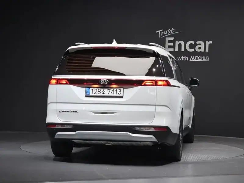 2021 Kia Carnival с пробегом 23 468 км
