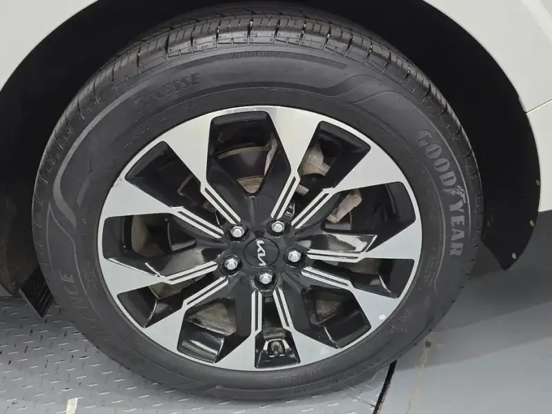 2022 Kia Carnival с пробегом 15 515 км