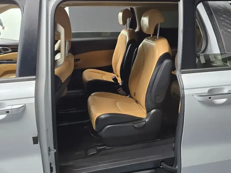 2022 Kia Carnival с пробегом 15 515 км