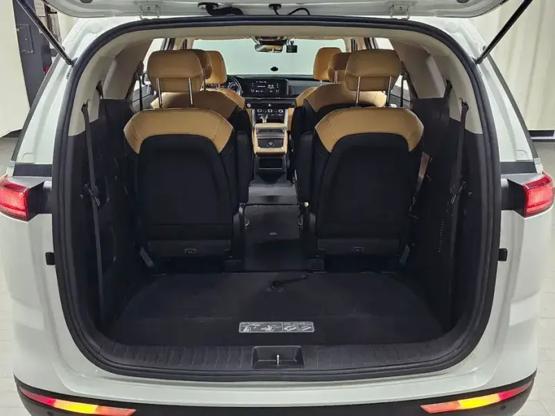 2021 Kia Carnival с пробегом 23 468 км