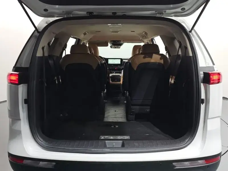 2022 Kia Carnival с пробегом 64 874 км