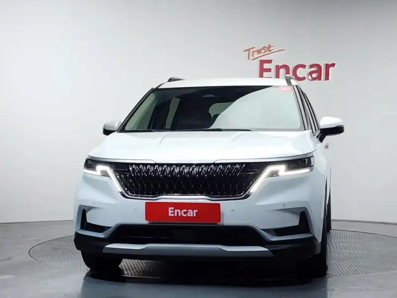 2023 Kia Carnival с пробегом 50 194 км