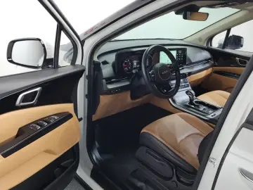 2023 Kia Carnival с пробегом 50 194 км
