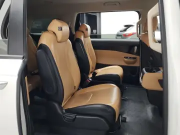 2023 Kia Carnival с пробегом 49 585 км