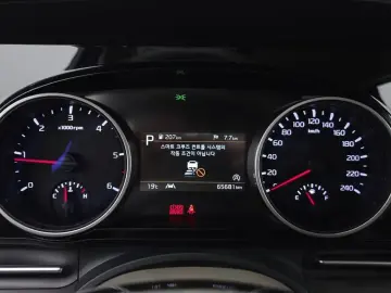2021 Kia Carnival с пробегом 65 681 км
