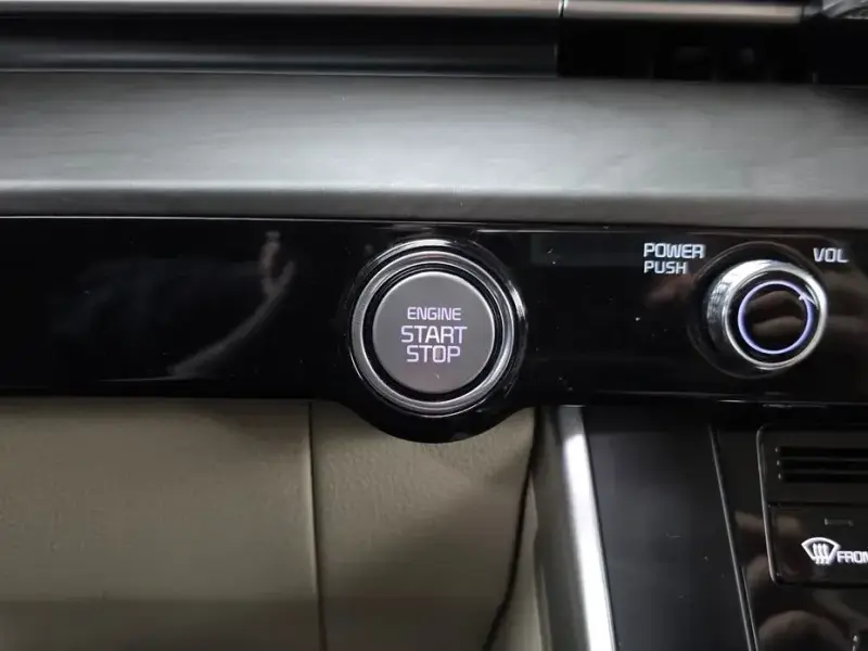 2021 Kia Carnival с пробегом 65 681 км
