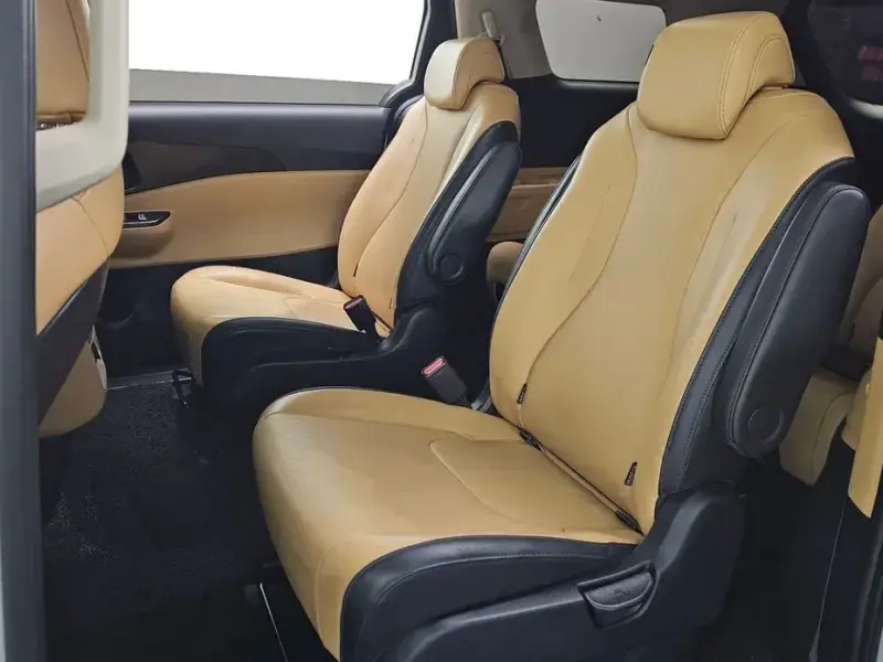 2023 Kia Carnival с пробегом 57 886 км