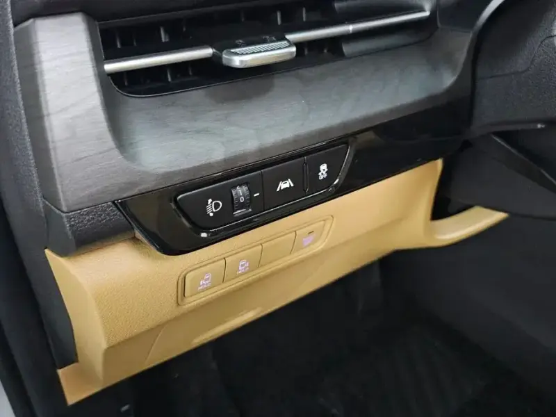 2023 Kia Carnival с пробегом 57 886 км