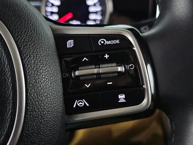 2023 Kia Carnival с пробегом 57 886 км