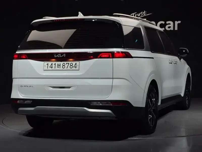 2021 Kia Carnival с пробегом 121 581 км