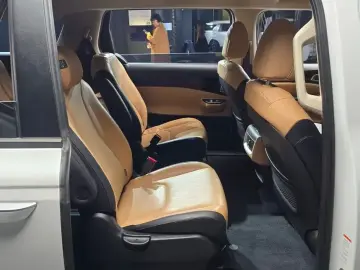 2021 Kia Carnival с пробегом 121 581 км