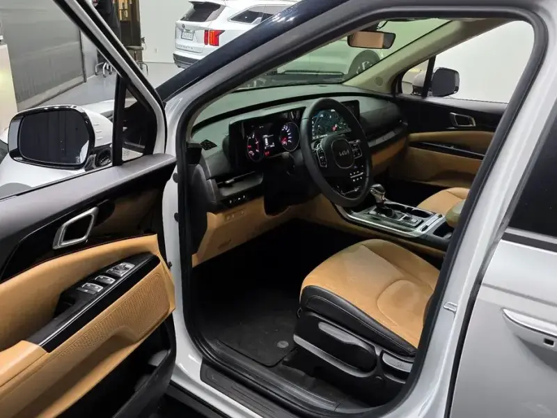 2023 Kia Carnival с пробегом 120 315 км