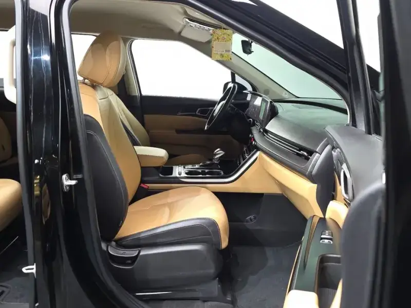 2023 Kia Carnival с пробегом 100 621 км