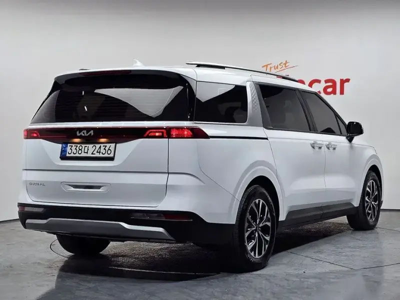 2023 Kia Carnival с пробегом 16 819 км