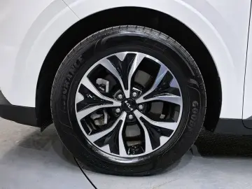 2023 Kia Carnival с пробегом 16 819 км