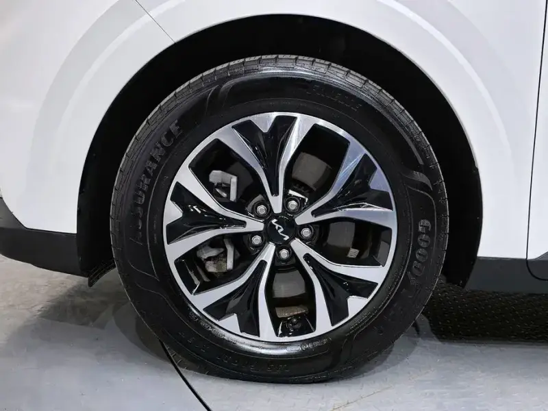 2023 Kia Carnival с пробегом 16 819 км