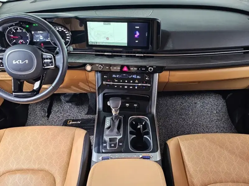 2023 Kia Carnival с пробегом 16 819 км