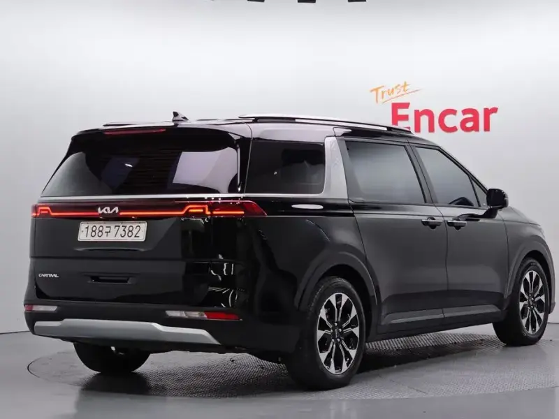 2022 Kia Carnival с пробегом 33 308 км