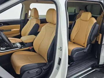2022 Kia Carnival с пробегом 7 535 км