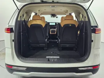 2022 Kia Carnival с пробегом 7 535 км