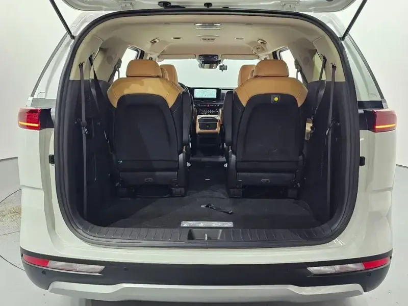 2022 Kia Carnival с пробегом 7 535 км