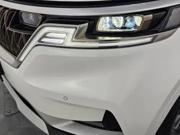 2022 Kia Carnival с пробегом 7 535 км