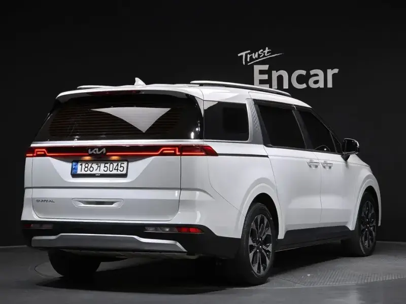 2023 Kia Carnival с пробегом 49 596 км