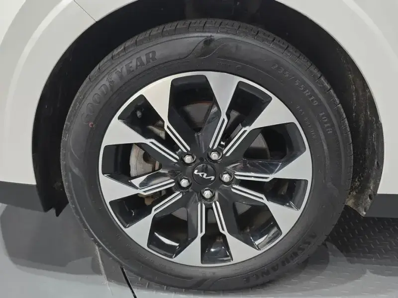 2023 Kia Carnival с пробегом 49 596 км