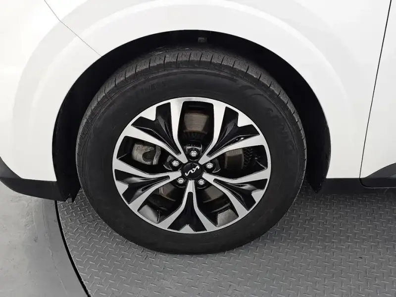2023 Kia Carnival с пробегом 30 346 км