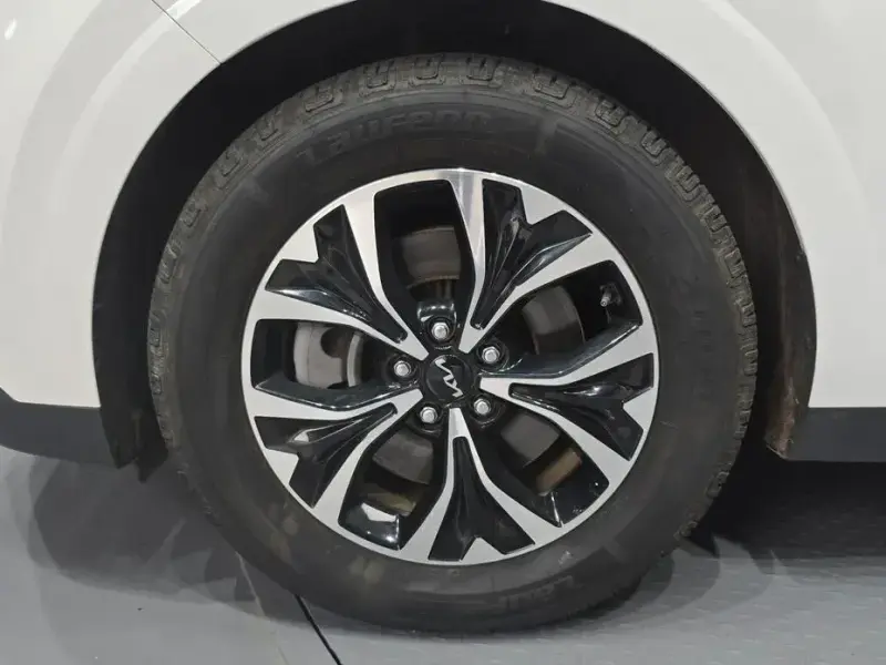 2023 Kia Carnival с пробегом 57 546 км