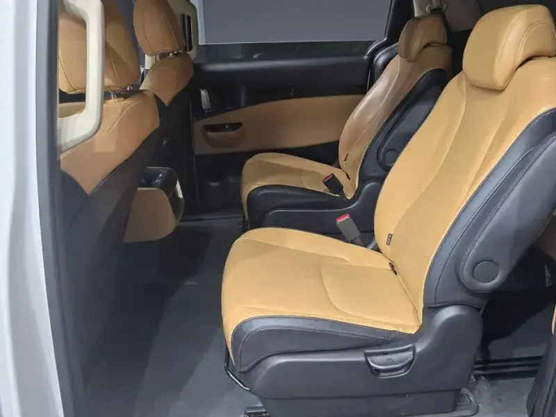 2023 Kia Carnival с пробегом 57 546 км
