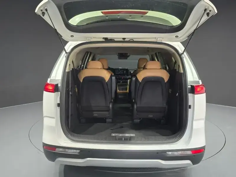 2023 Kia Carnival с пробегом 57 546 км