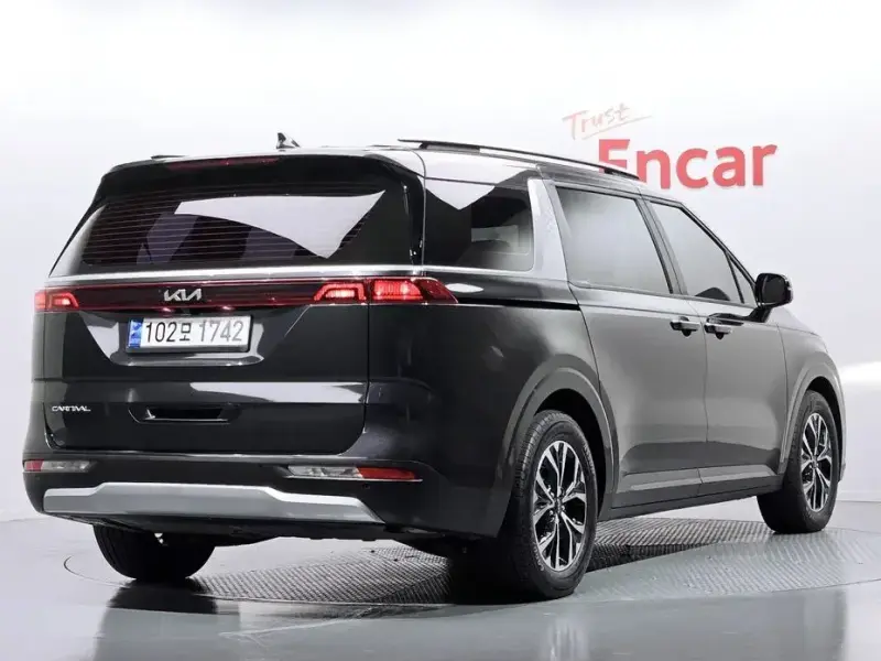 2022 Kia Carnival с пробегом 28 006 км