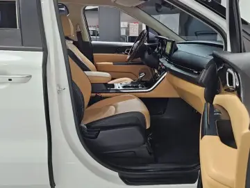2022 Kia Carnival с пробегом 37 538 км