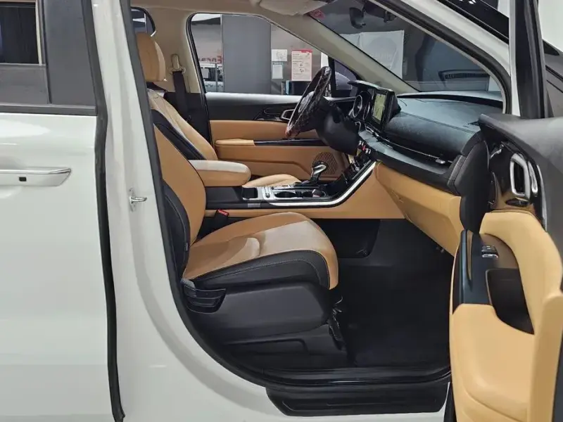 2022 Kia Carnival с пробегом 37 538 км