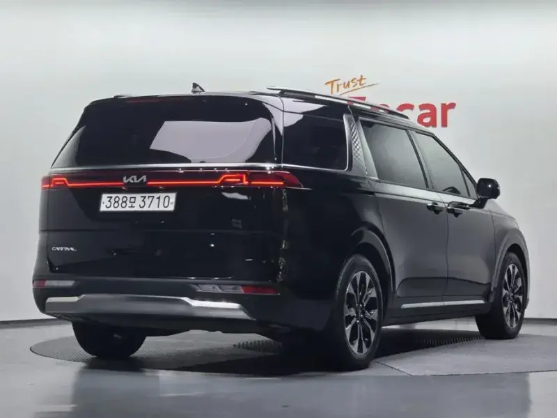 2023 Kia Carnival с пробегом 36 621 км