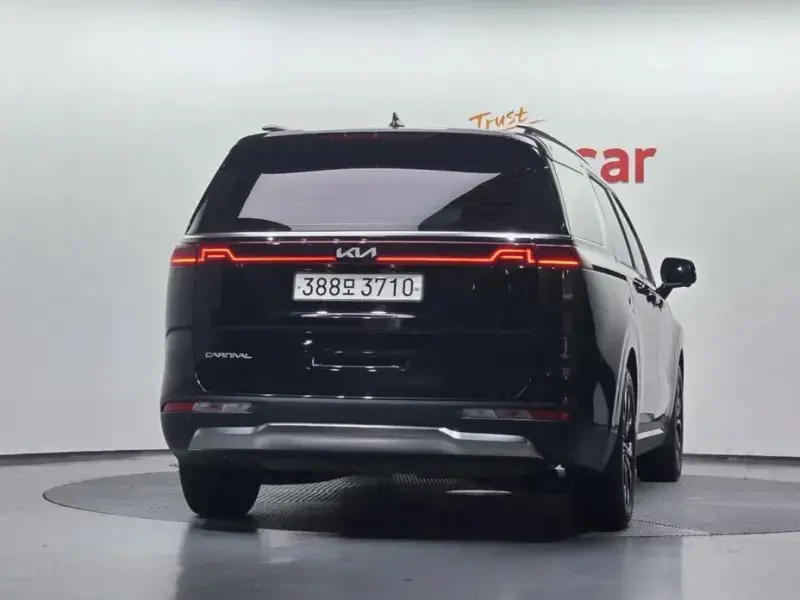 2023 Kia Carnival с пробегом 36 621 км