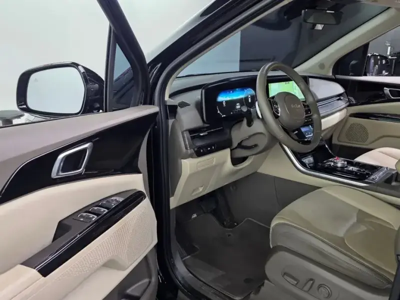2023 Kia Carnival с пробегом 36 621 км
