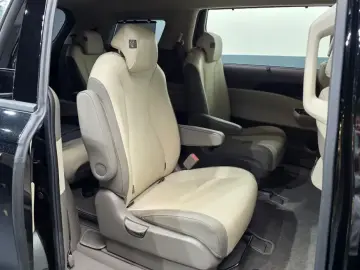 2023 Kia Carnival с пробегом 36 621 км