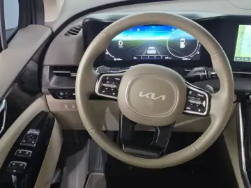 2023 Kia Carnival с пробегом 36 621 км
