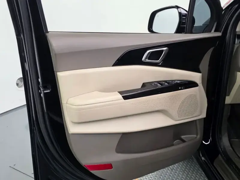2023 Kia Carnival с пробегом 36 621 км