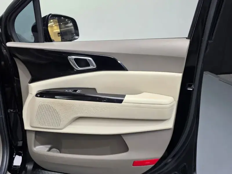 2023 Kia Carnival с пробегом 36 621 км
