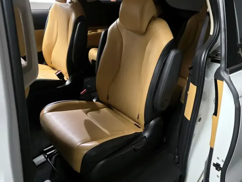 2022 Kia Carnival с пробегом 113 571 км