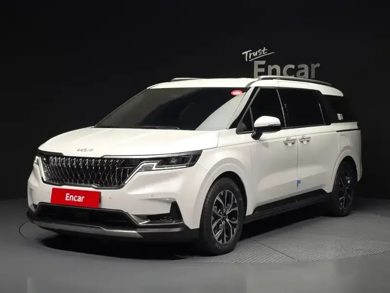 2023 Kia Carnival с пробегом 36 821 км