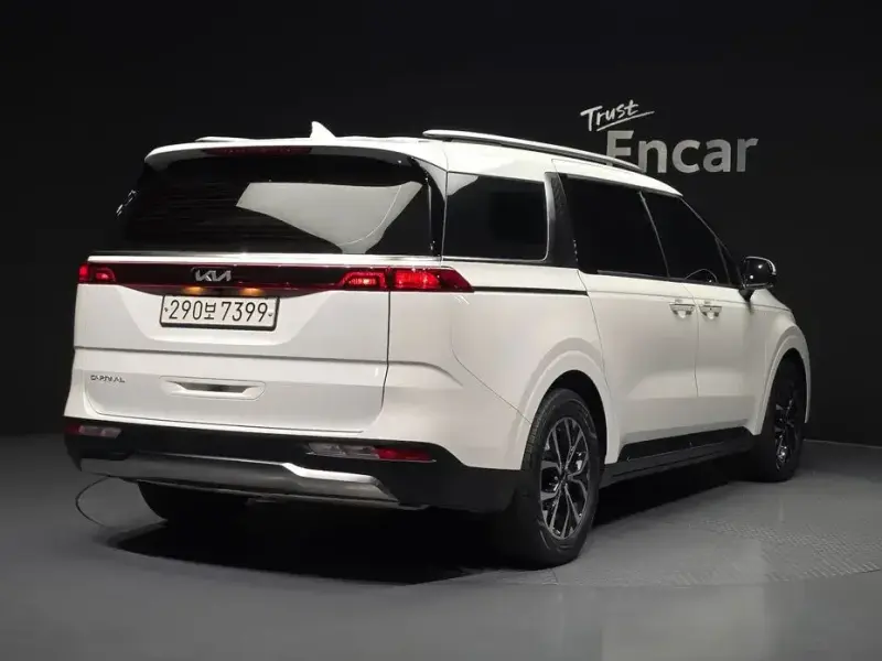 2023 Kia Carnival с пробегом 36 821 км